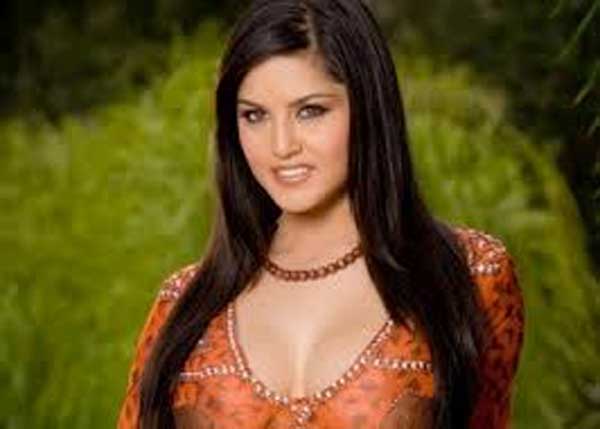 sunny leone,gism 2 movie,ek paheli leela  సన్నీలియోన్ పై అప్రకటిత  బ్యాన్‌!